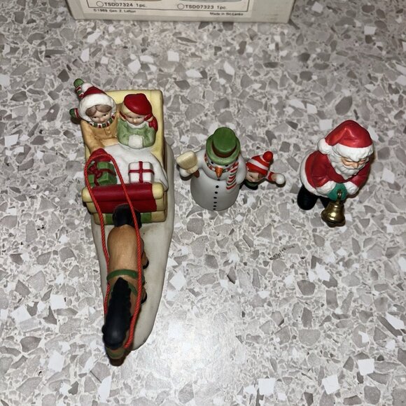 Lefton 1980s Colonial Village Horse Drawn Carriage Santa Bell Rings Snowman Boy - Picture 7 of 11